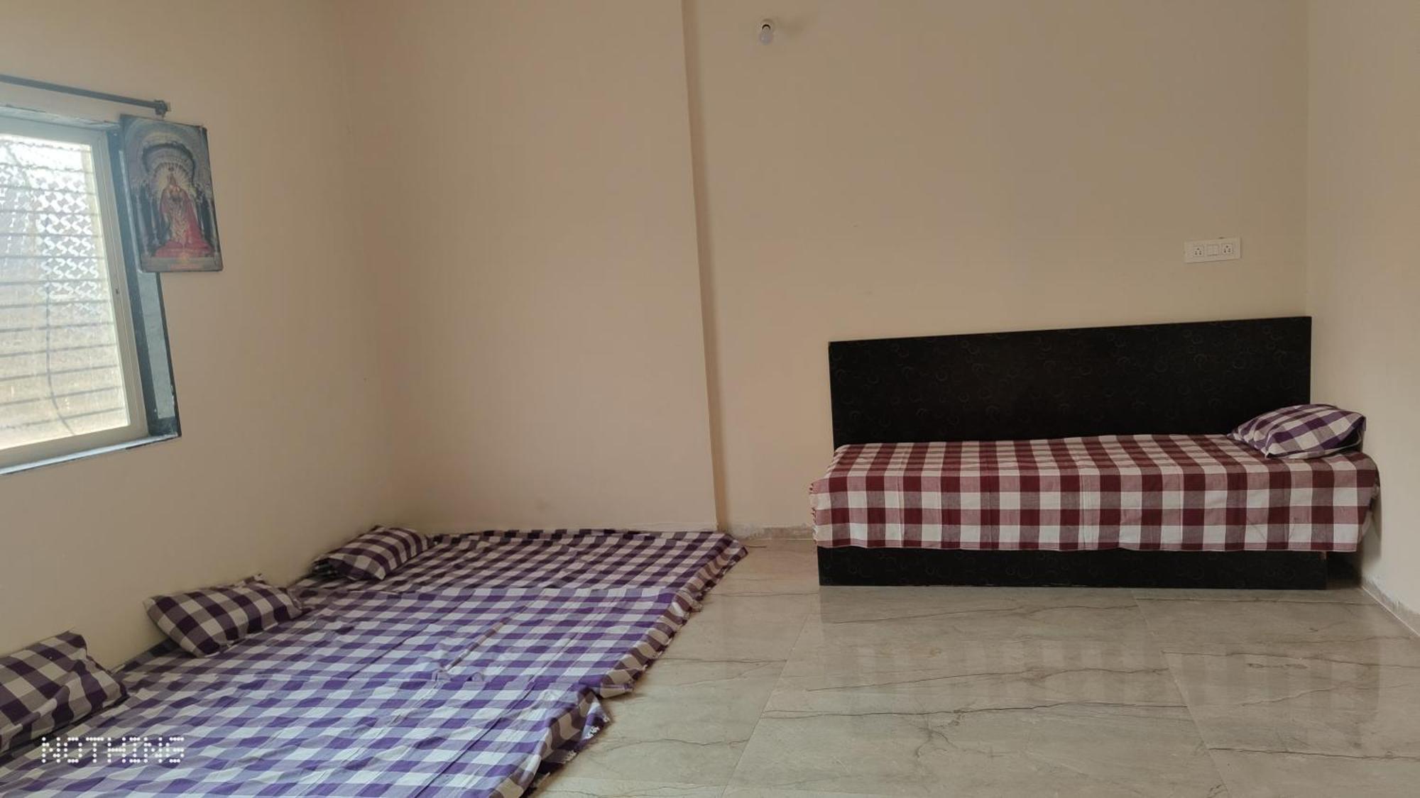 Готель Aadishkti Bhakt Nivas Tuljapur Номер фото